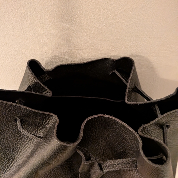 Mark & Graham BLK Leather Drawstring Bucket Bag - Picture 7 of 8